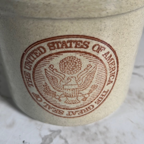 Vintage United States of America Cheese Crock with Lid and Metal Handle - Picture 3 of 16